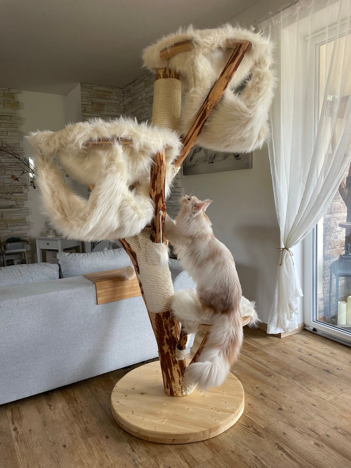 Kratzbaum beiger Fellbezug