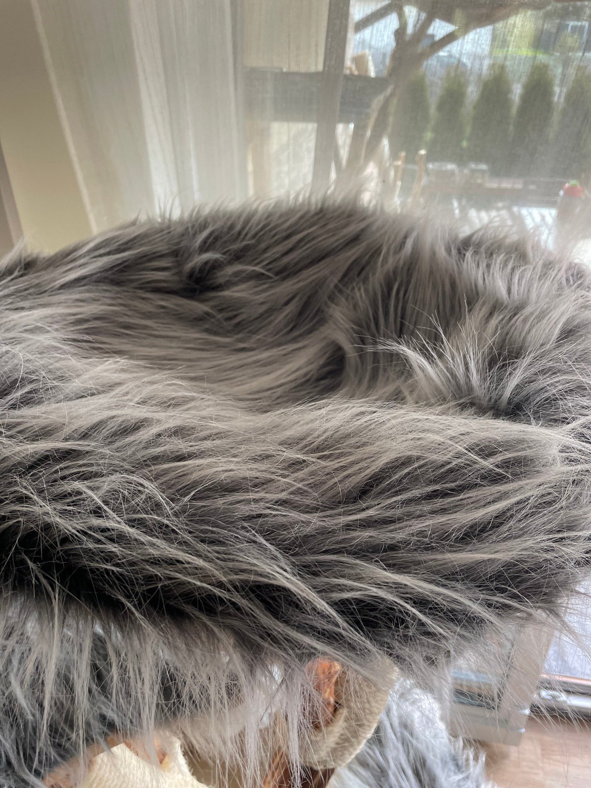 Kratzbaum echtes Fell in grau