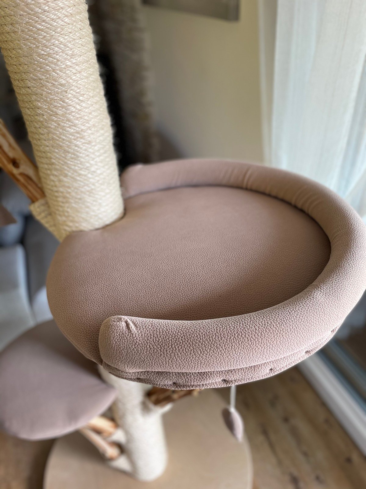 Premium Katzenbaum in Lederoptik