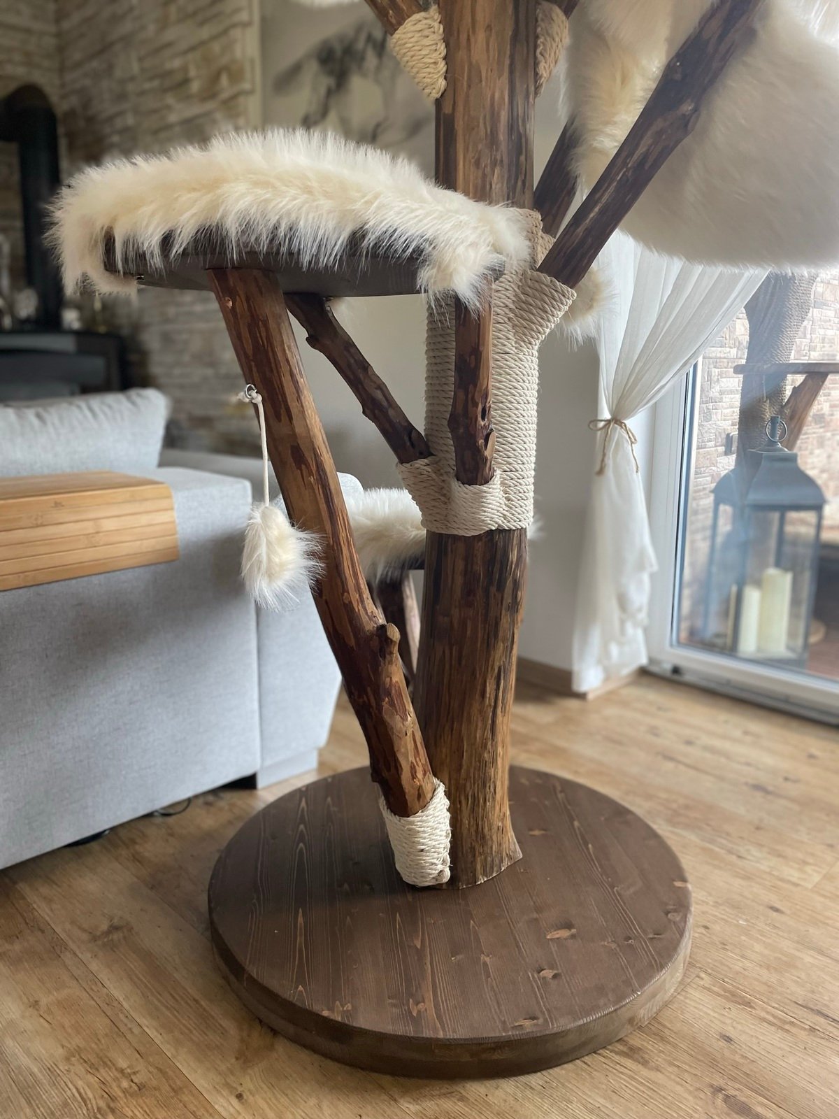 XXL Katzenkratzbaum aus Echtholz