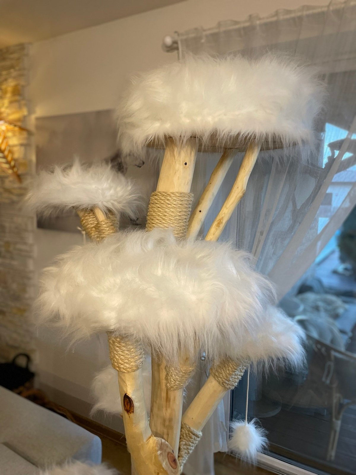 große Liegeflächen Echtholz Kratzbaum hell