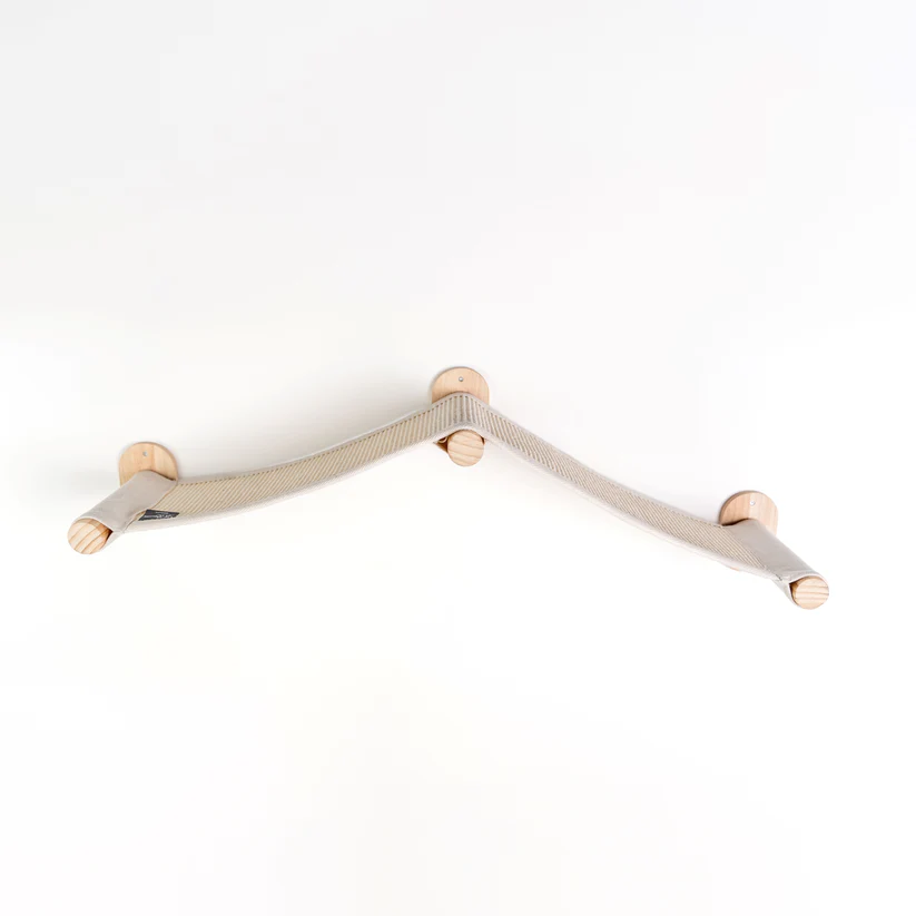 kratzbaum fuer wand in naturfarbe beige