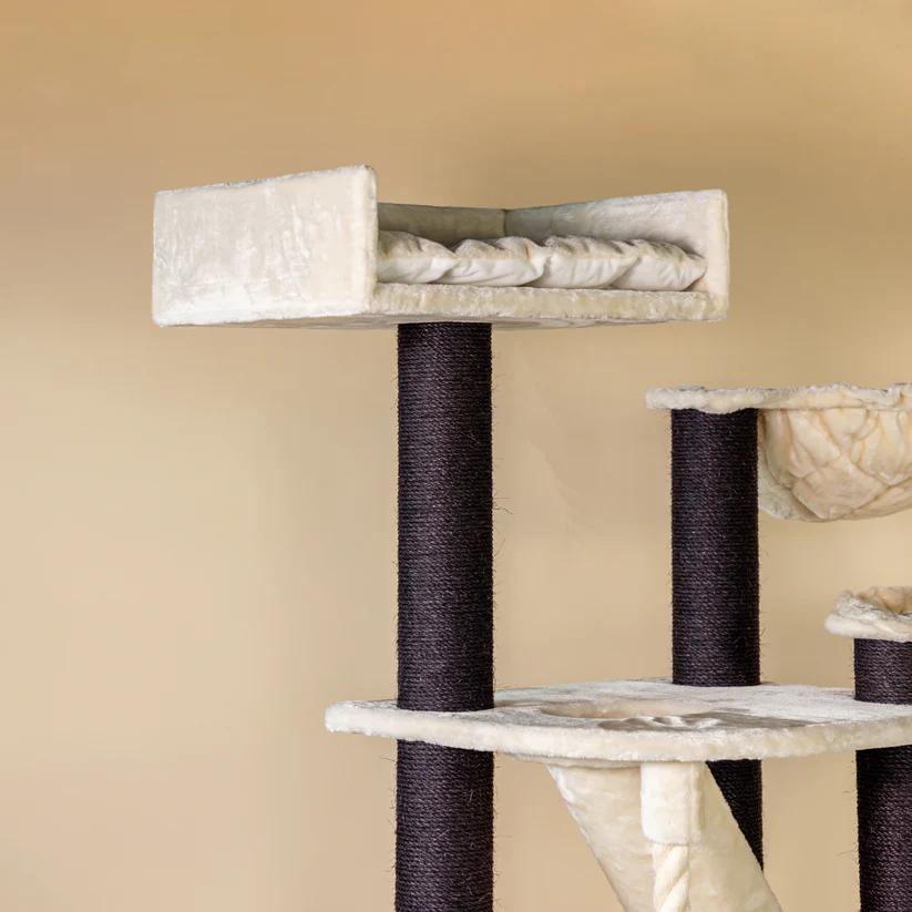 schwarz beiger katzenkratzbaum