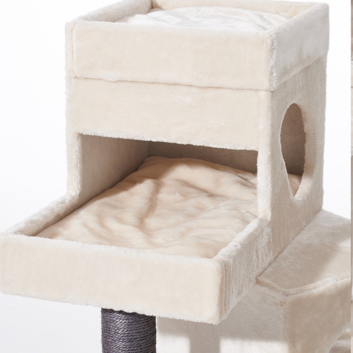 Kompakter Katzenbaum Tarsus 102 cm hoch mit gepolsterter Liegefläche und Sisalstamm